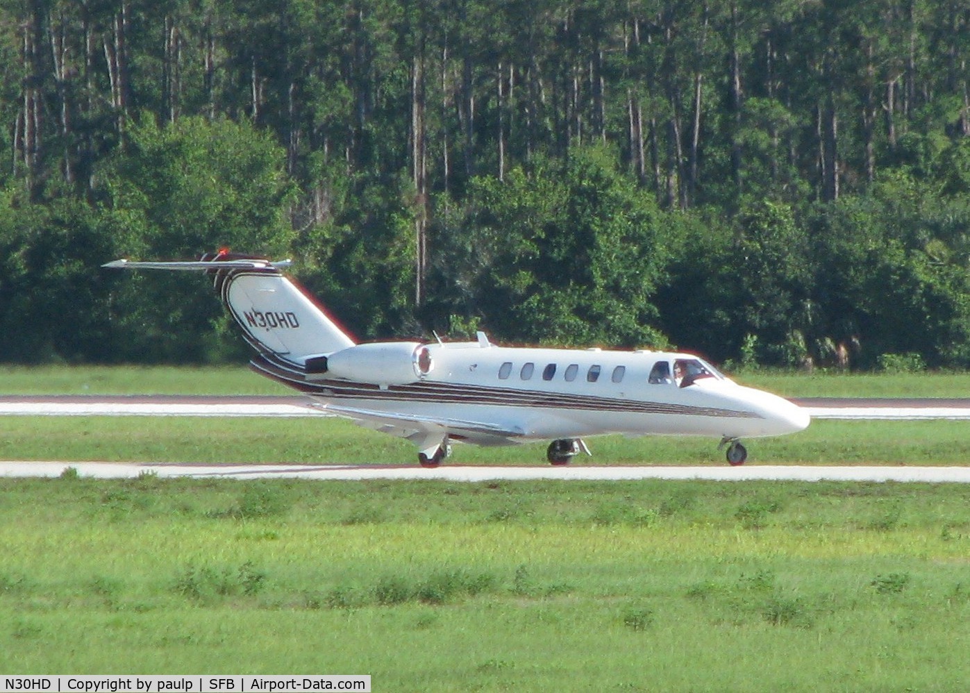 N30HD, 2002 Cessna 525A CitationJet CJ2 C/N 525A0062, Taxiing at Orlando Sanford.