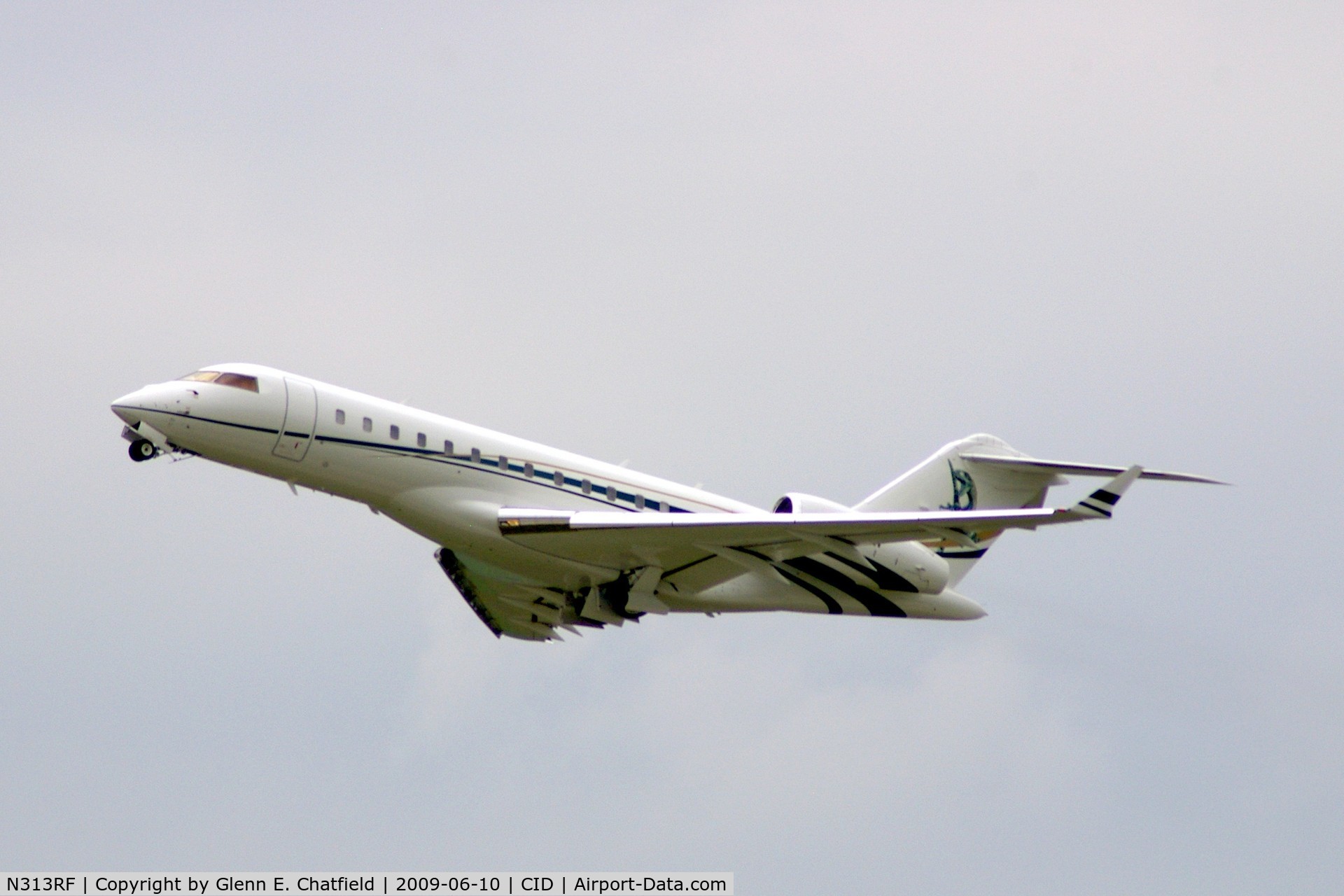 N313RF, 2006 Bombardier BD-700-1A10 Global Express C/N 9194, Climbing out after departing Runway 9