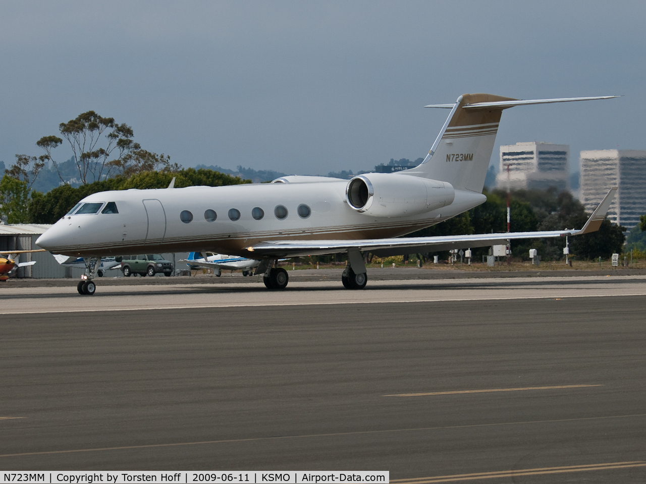 N723MM, 2007 Gulfstream Aerospace GIV-X (G350) C/N 4077, N723MM departing from RWY 21