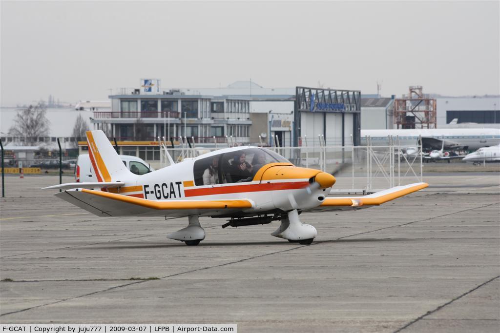 F-GCAT, Robin DR-400-140B Major C/N 1436, on transit at Le Bourget for Womens Day 2009