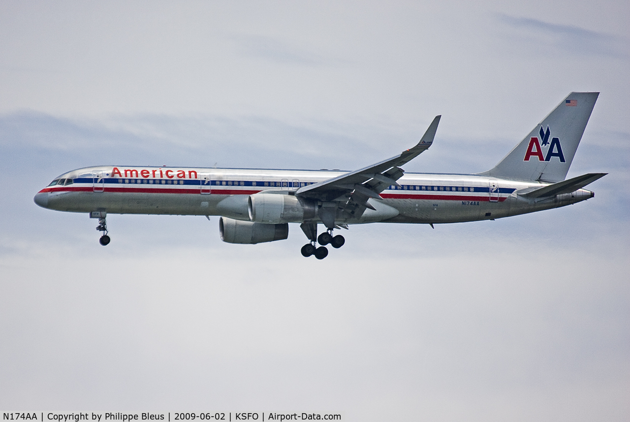 N174AA, 2002 Boeing 757-223 C/N 31308, Short final for one of the 28's. 500 mm