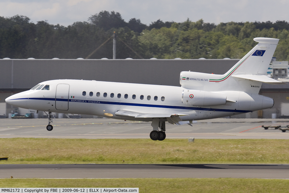 MM62172, 1999 Dassault Falcon 900EX C/N 052, moments prior touchdown at ELLX