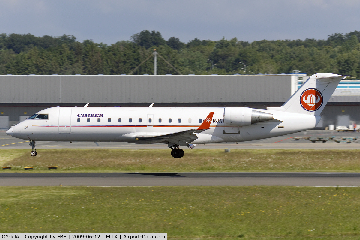 OY-RJA, 2000 Canadair CRJ-200LR (CL-600-2B19) C/N 7413, moments prior touchdown