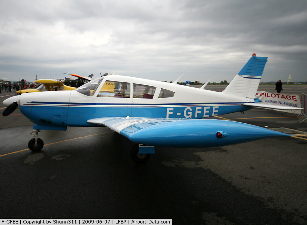 F-GFEE, Piper PA-28R-180 Cherokee Arrow C/N 28R30350, Displayed during LFBP Open Day 2009