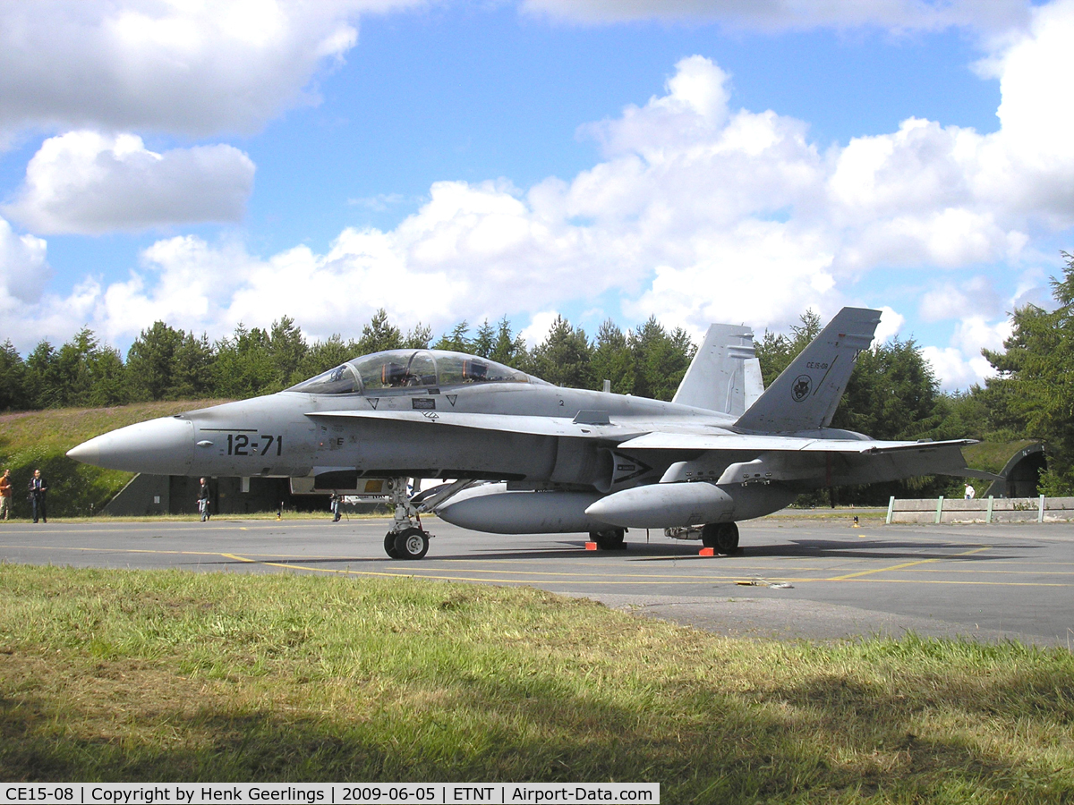 CE15-08, McDonnell Douglas EF-18BM Hornet C/N 0461/B082, Spotters day at Wittmund AFB - Germany ; code 12-71