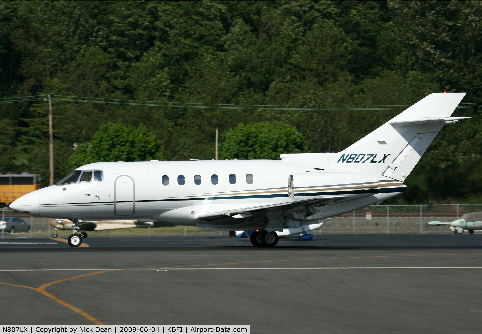 N807LX, 1999 Raytheon Hawker 800XP C/N 258413, KBFI