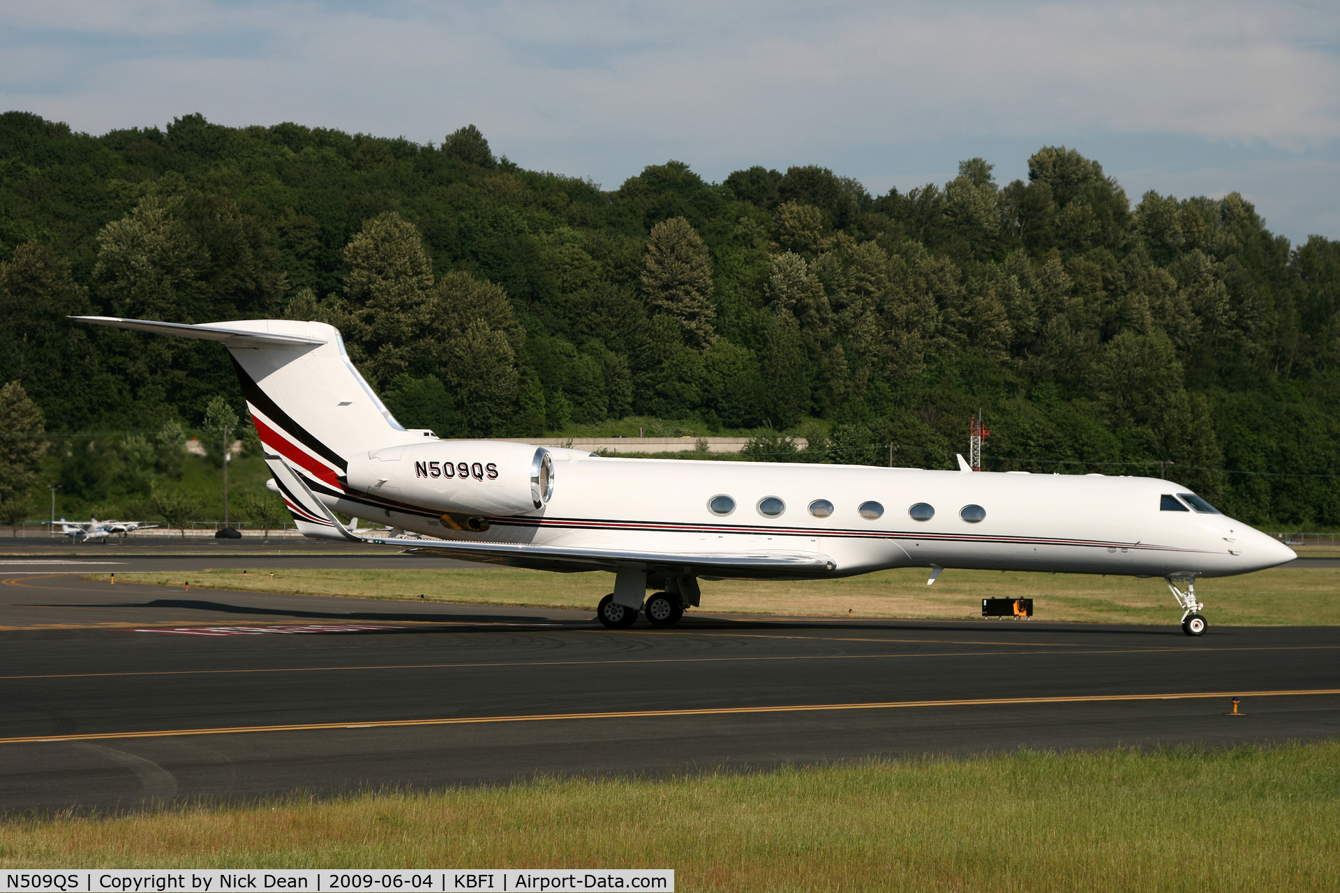 N509QS, 2001 Gulfstream Aerospace G-V C/N 637, KBFI