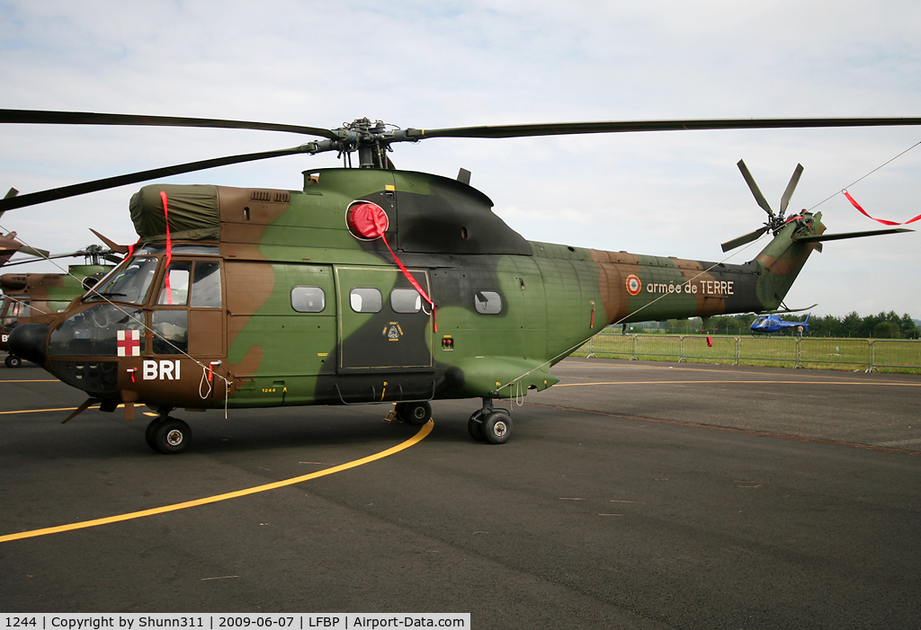 1244, Aérospatiale SA-330B Puma C/N 1244, Displayed during LFBP Open Day 2009... Additional 'Red Cross' patch...