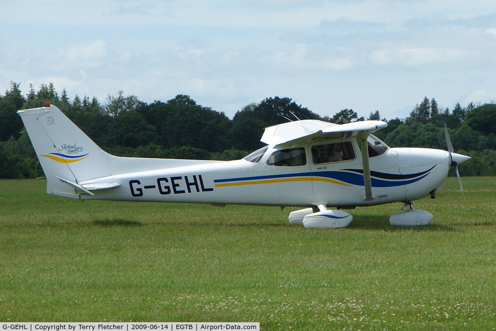 G-GEHL, 1999 Cessna 172S C/N 172S8324, Visitor to 2009 AeroExpo at Wycombe Air Park