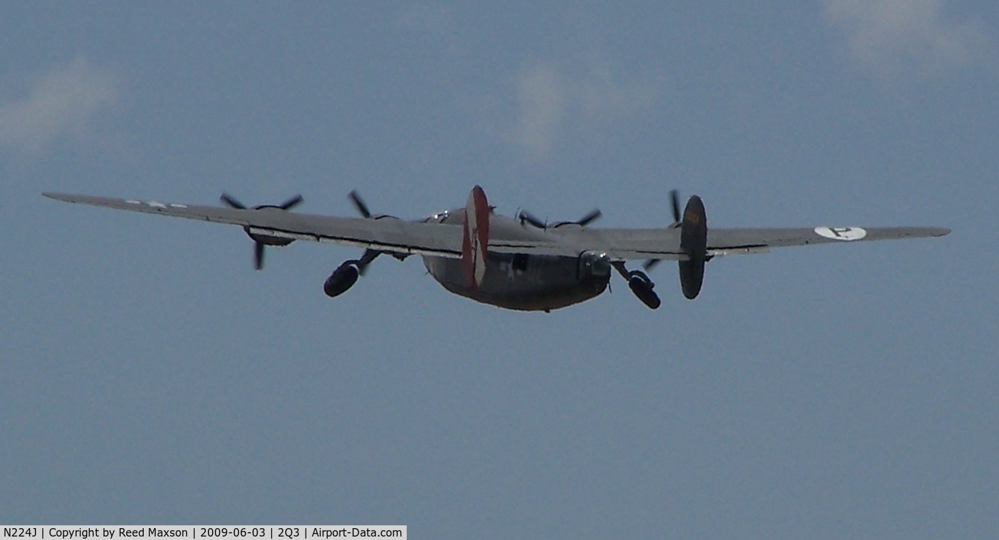N224J, 1944 Consolidated B-24J-85-CF Liberator C/N 1347 (44-44052), Departing 2Q3 on 34, gear almost up.