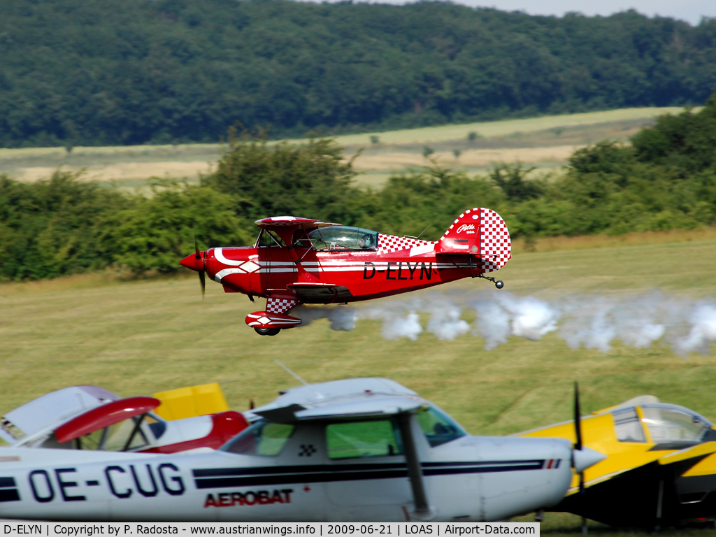 D-ELYN, 1971 Aerotek Pitts S-2A Special C/N 2005, Pitts Special of the Austrian Aerobaticteam at 