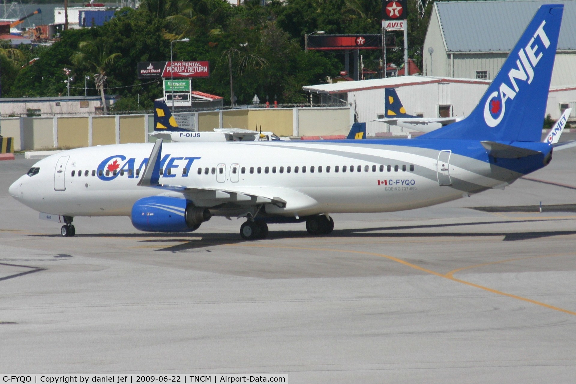C-FYQO, 2002 Boeing 737-8AS C/N 29934, Taxing to parking