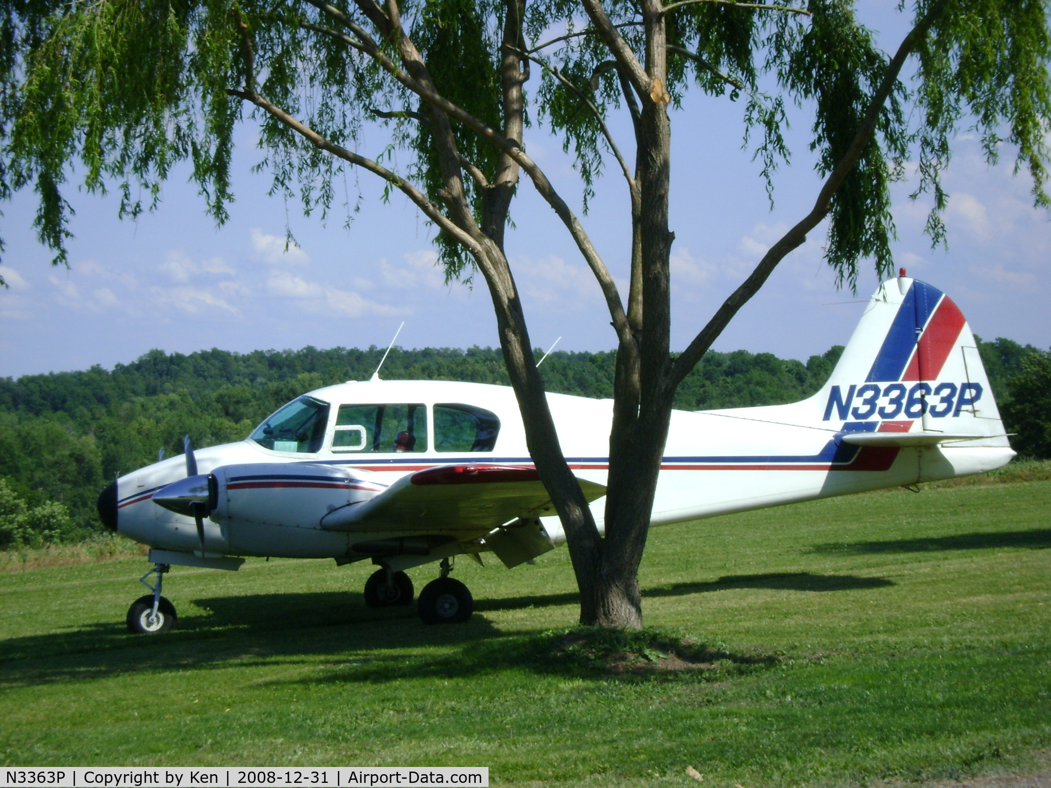 N3363P, 1958 Piper PA-23-160 Apache C/N 23-1320, Parked Belcher Field, Lyons, N.Y.