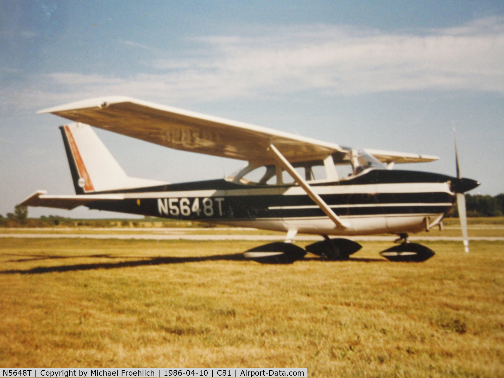 N5648T, 1964 Cessna 172E C/N 17251548, Parked in the grass at C81