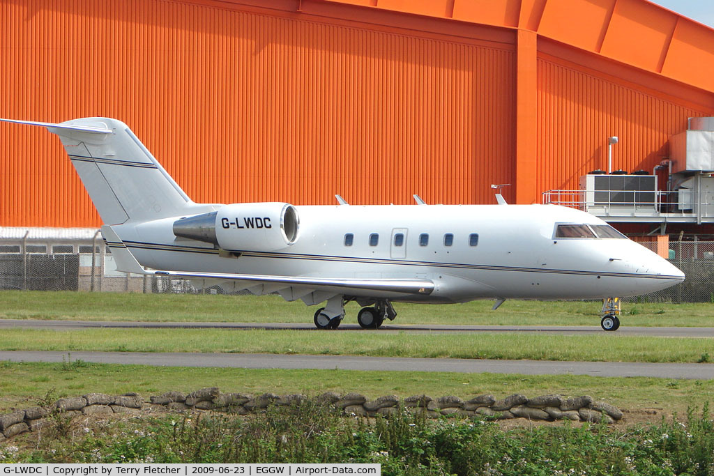 G-LWDC, 1984 Canadair Challenger 601 (CL-600-2A12) C/N 3031, Challenger at Luton