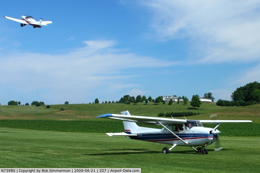 N739BX, 1978 Cessna 172N C/N 17270423, Father's Day fly-in at Beach City, Ohio. N132BN departing in the background.