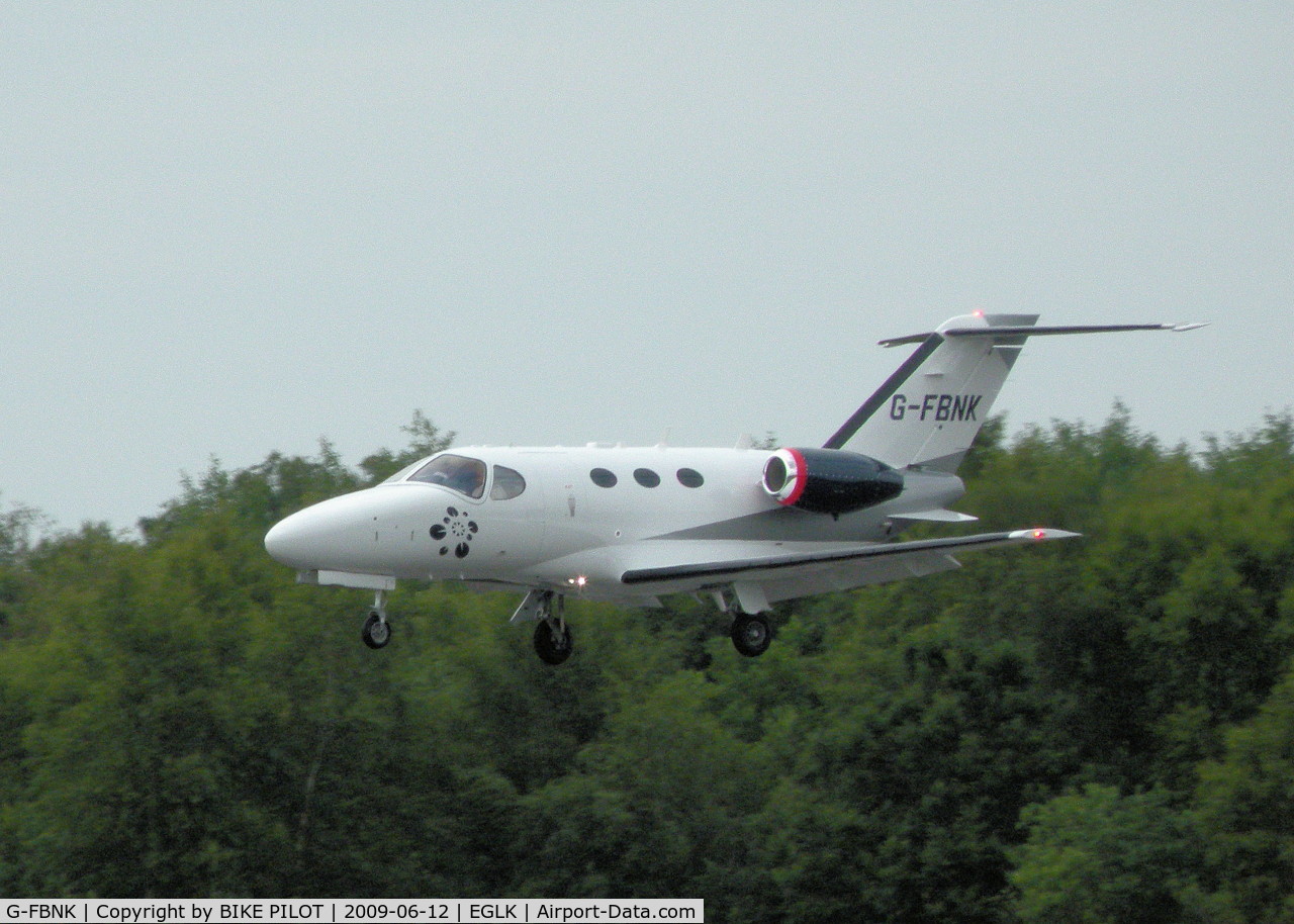 G-FBNK, 2008 Cessna 510 Citation Mustang Citation Mustang C/N 510-0067, OVER THE FENCE FOR RWY 25