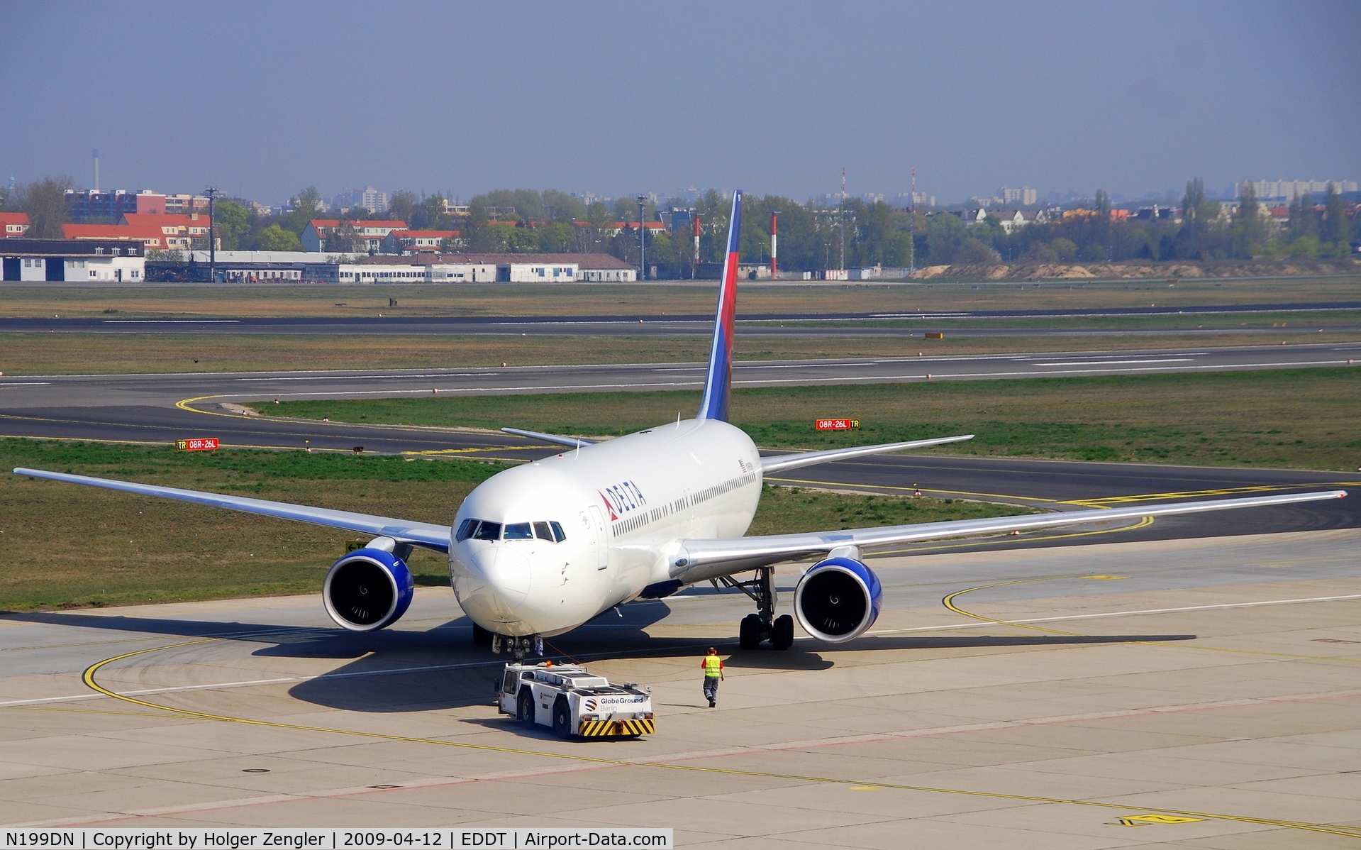 N199DN, 1998 Boeing 767-332/ER C/N 28456, Pushed out for the return flight to New York