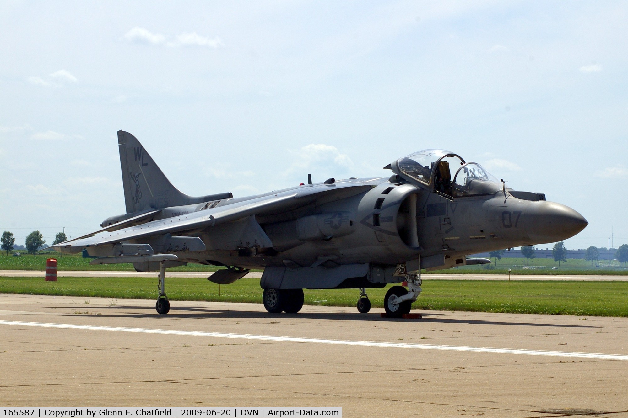 165587, Boeing AV-8B+(R)-27-MC Harrier II Plus C/N B324, Quad Cities Air Show, parked after the display flight