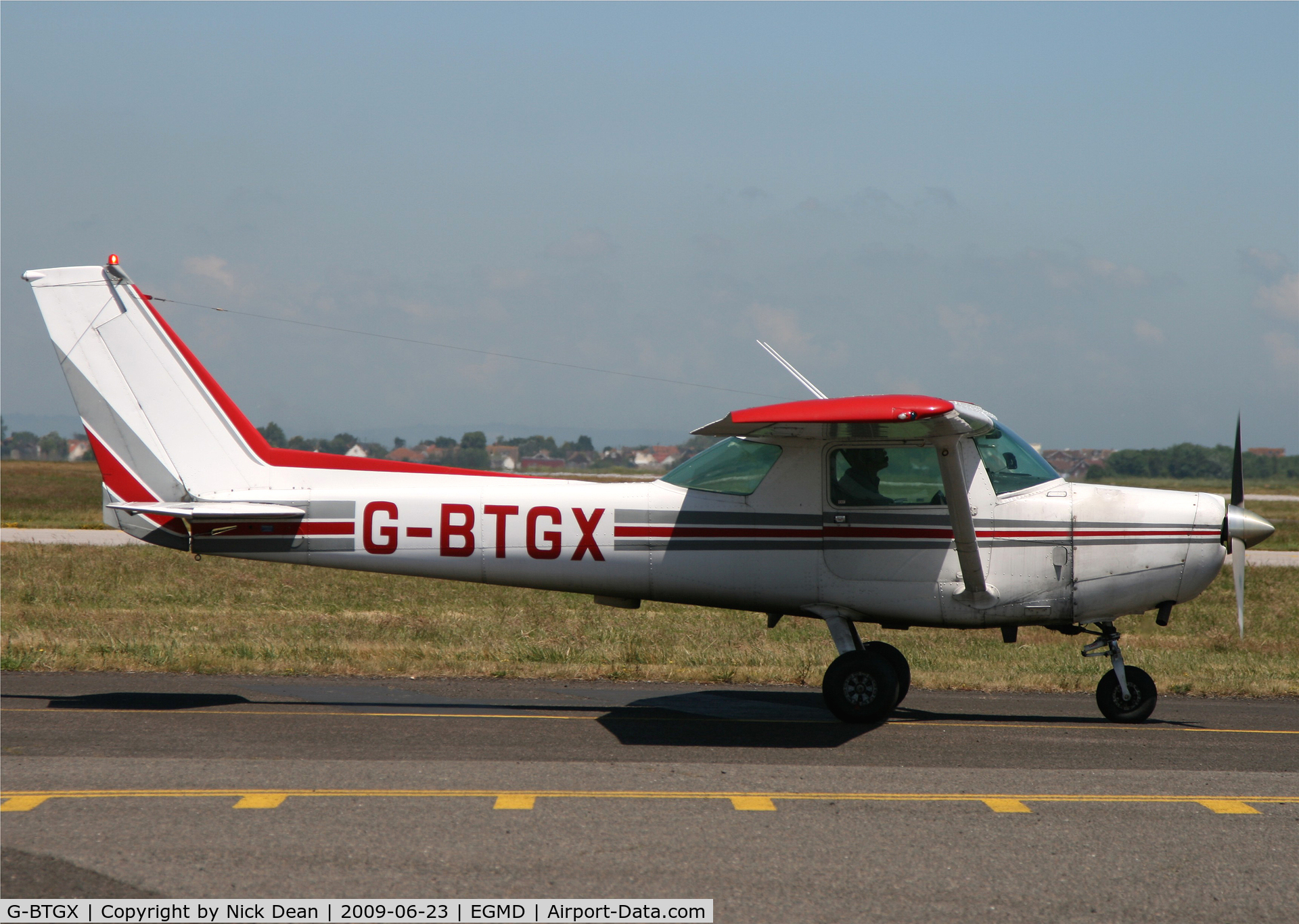 G-BTGX, 1984 Cessna 152 C/N 152-84950, EGMD