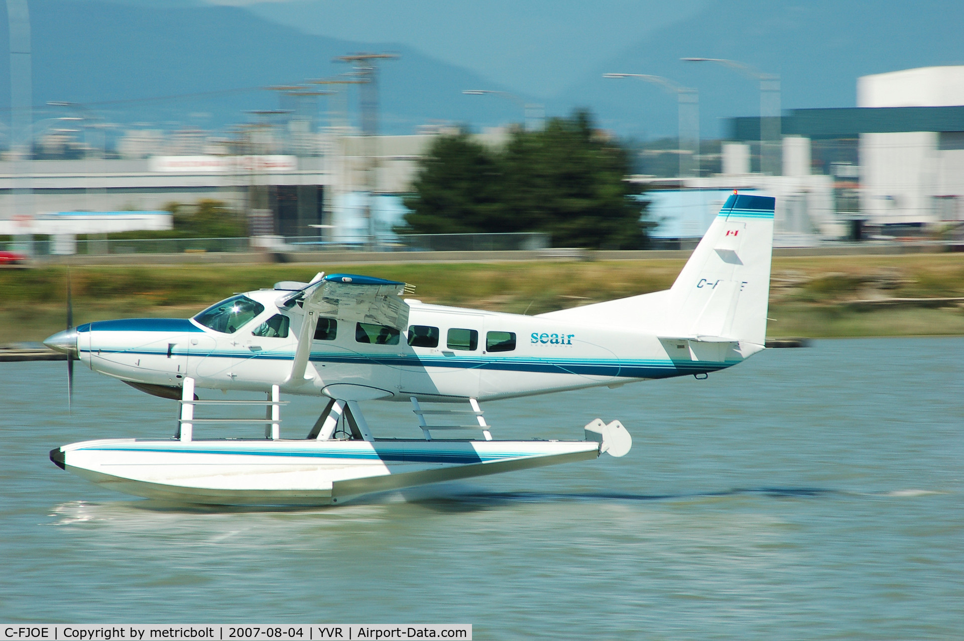 C-FJOE, 2005 Cessna 208 Caravan I C/N 20800390, Landing at YVR