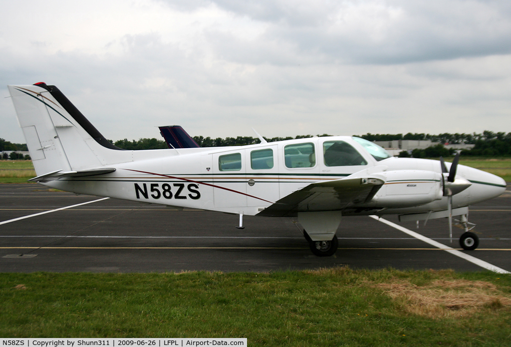 N58ZS, Beech 58 Baron C/N TH-944, Parked...