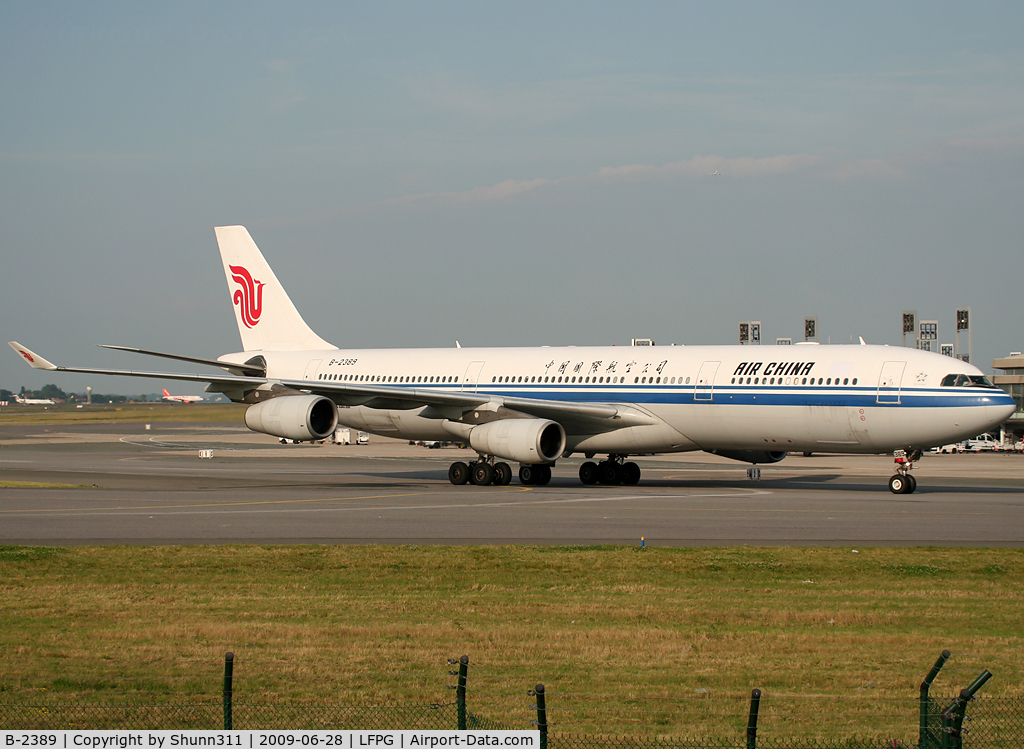 B-2389, 1998 Airbus A340-313X C/N 243, Taxiing to his gate...