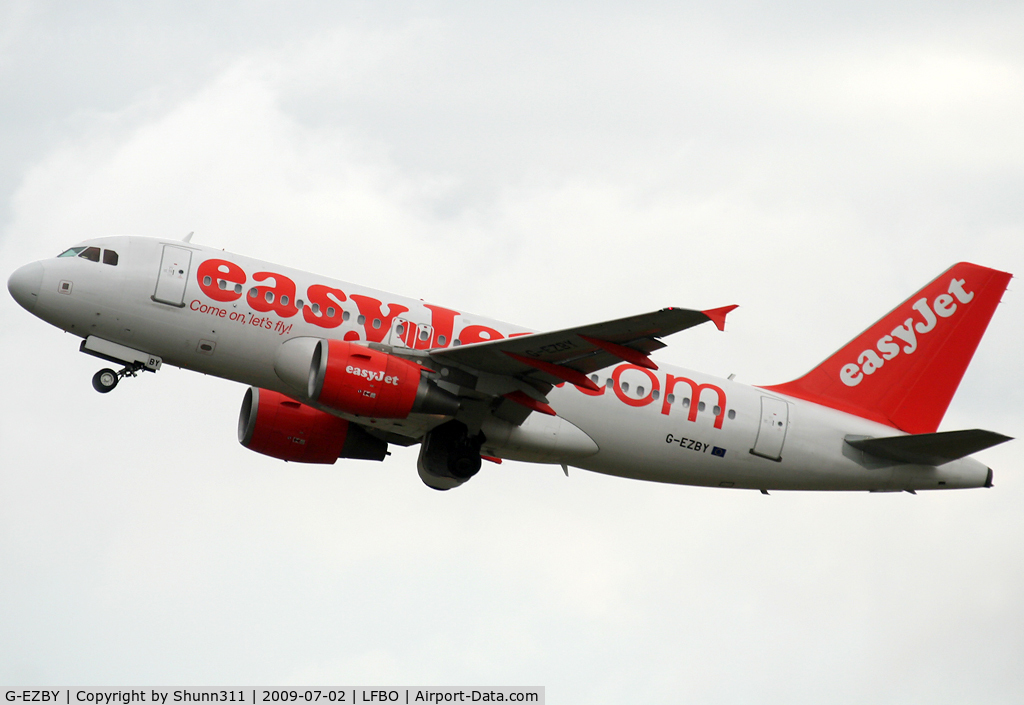 G-EZBY, 2007 Airbus A319-111 C/N 3176, Take off rwy 32L