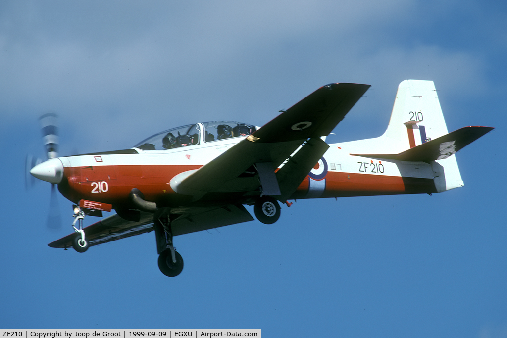 ZF210, 1989 Short S-312 Tucano T1 C/N S037/T35, Although flying with 1 FTS this Tucano still had the blue Cranwell fuselage band in 1999.