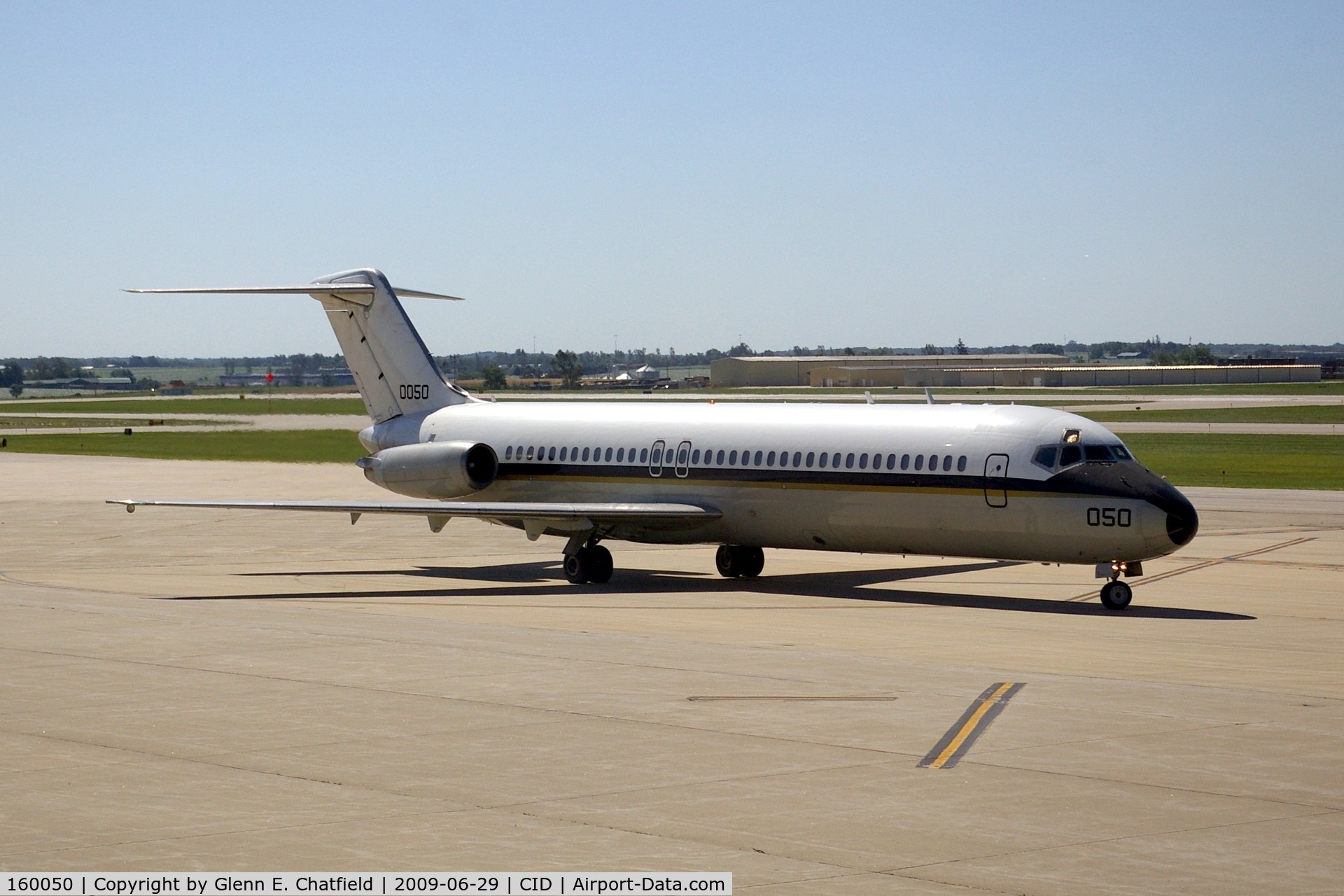 160050, 1975 McDonnell Douglas C-9B (DC-9-33) Skytrain II C/N 47699, Taxiing for the PS Air Ramp.
