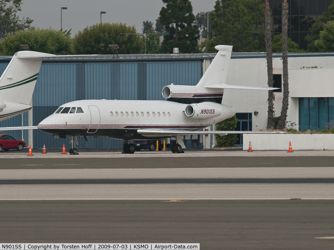 N901SS, 2000 Dassault Falcon 900 C/N 187, N901SS parked at KSMO