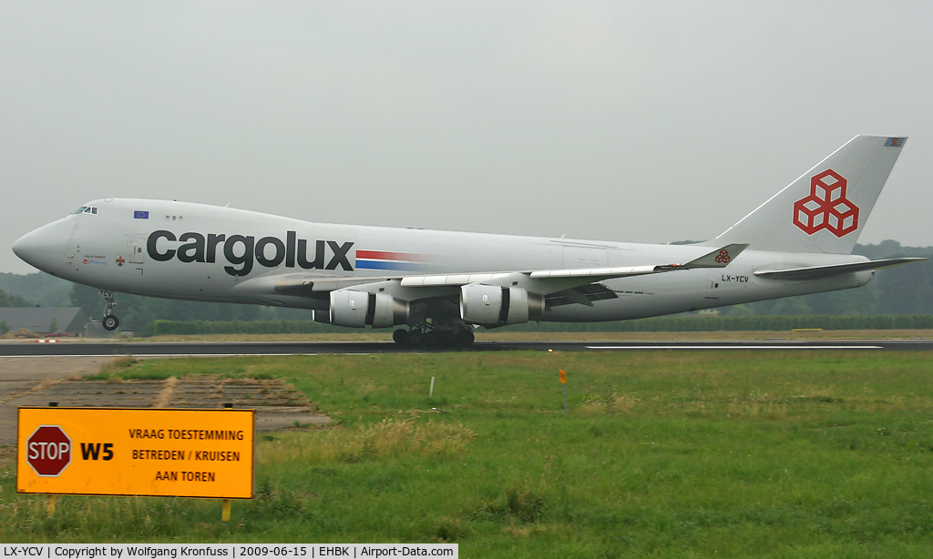 LX-YCV, 2008 Boeing 747-4R7F/SCD C/N 35805/1407, landing @ MST