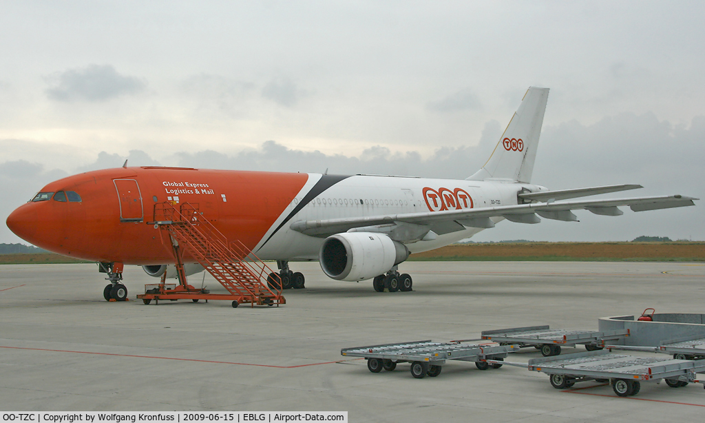OO-TZC, 1982 Airbus A300B4-203 C/N 210, nice freighter