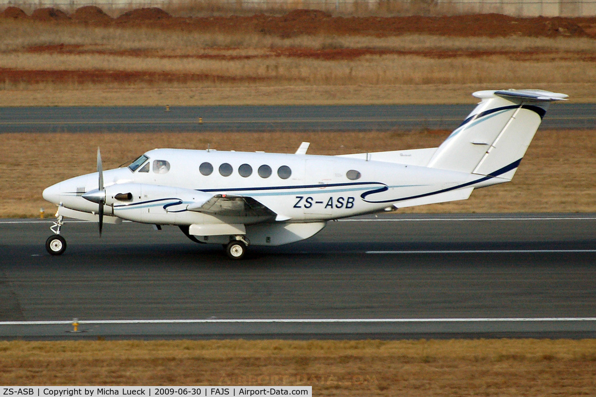ZS-ASB, Beech Super King Air 200 C/N BB-903, At Jo'burg