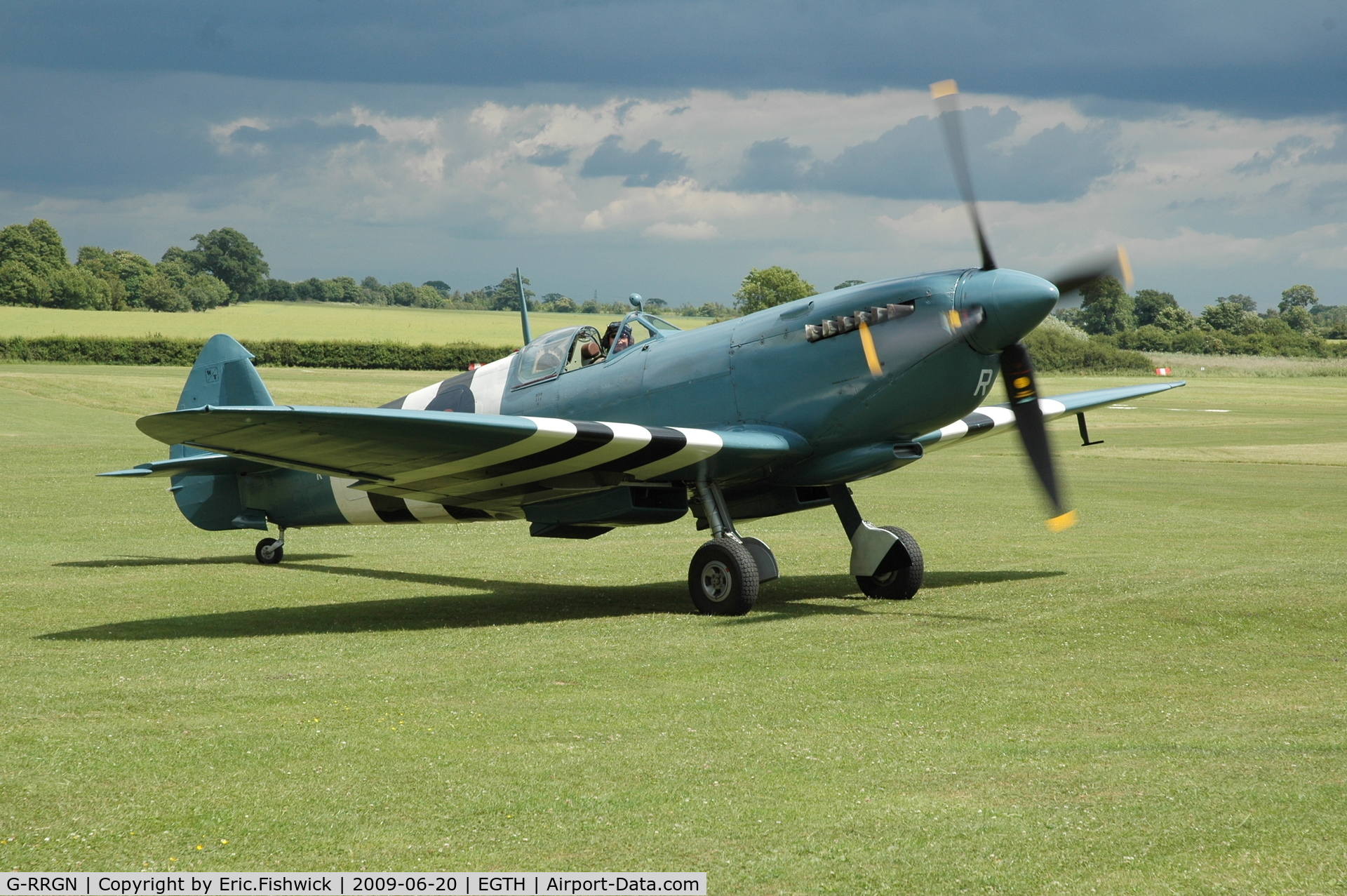 G-RRGN, 1945 Supermarine 389 Spitfire PR.XIX C/N 6S/594677, 3. PS853 at Shuttleworth Military Pagent air Display July 09