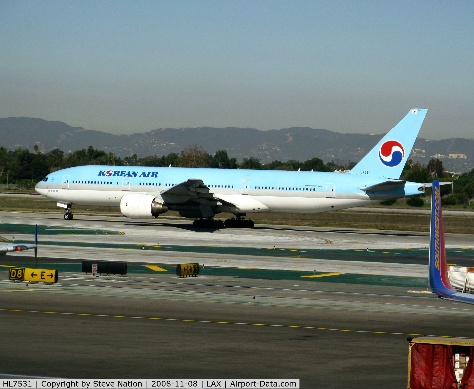 HL7531, 1997 Boeing 777-2B5/ER C/N 27946, Korean Air Boeing 777-2B5 (ER), c/n: 27946 rolling @ LAX 18.11.08