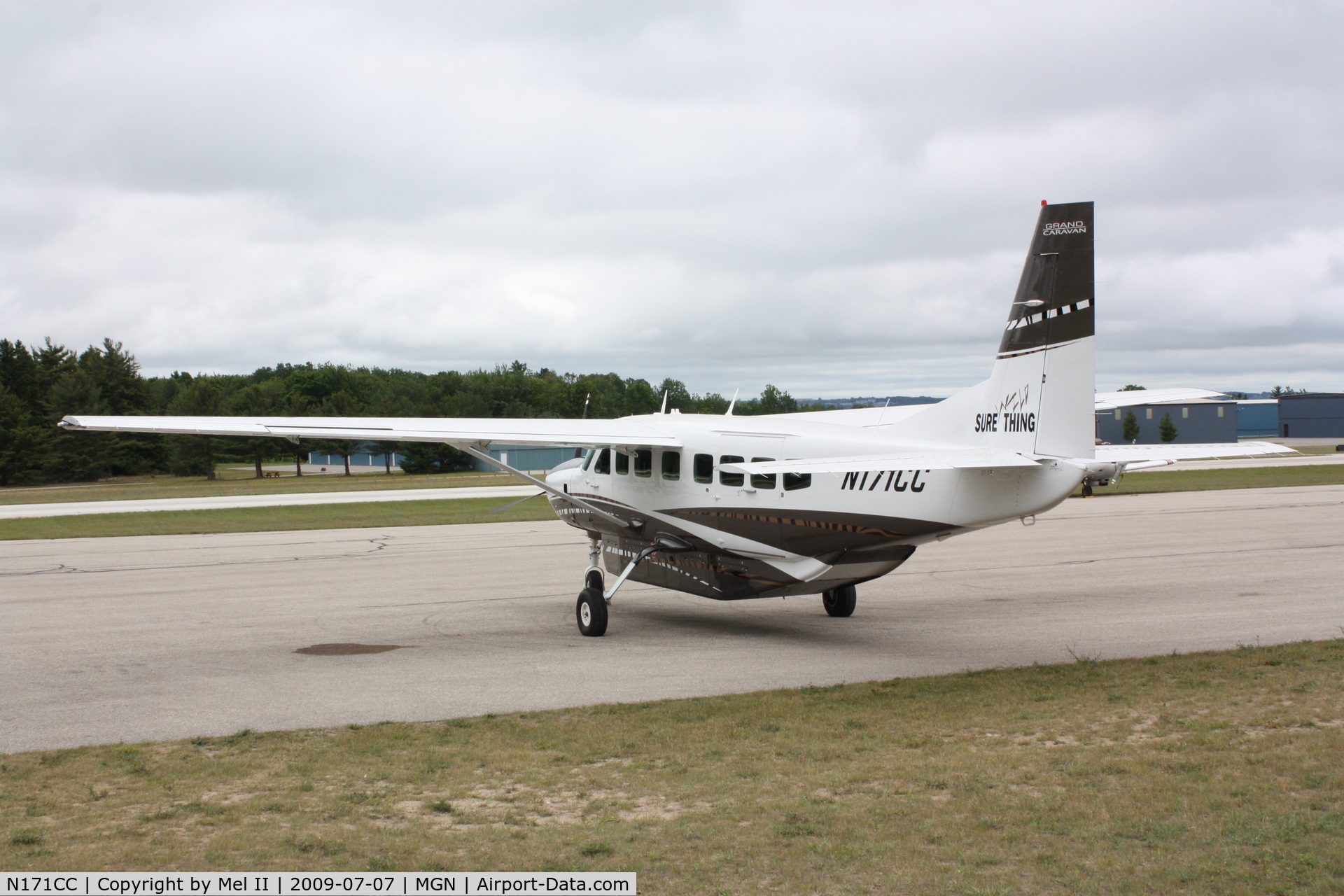 N171CC, 2008 Cessna 208B Grand Caravan C/N 208B2000, Parked