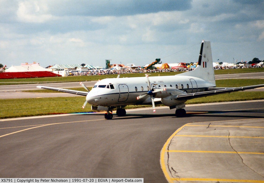 XS791, 1964 Hawker Siddeley HS-748 Andover CC2 C/N 1563, Andover CC.2, callsign Ascot 1724, of 32 Squadron at the 1991 Intnl Air Tattoo at RAF Fairford.