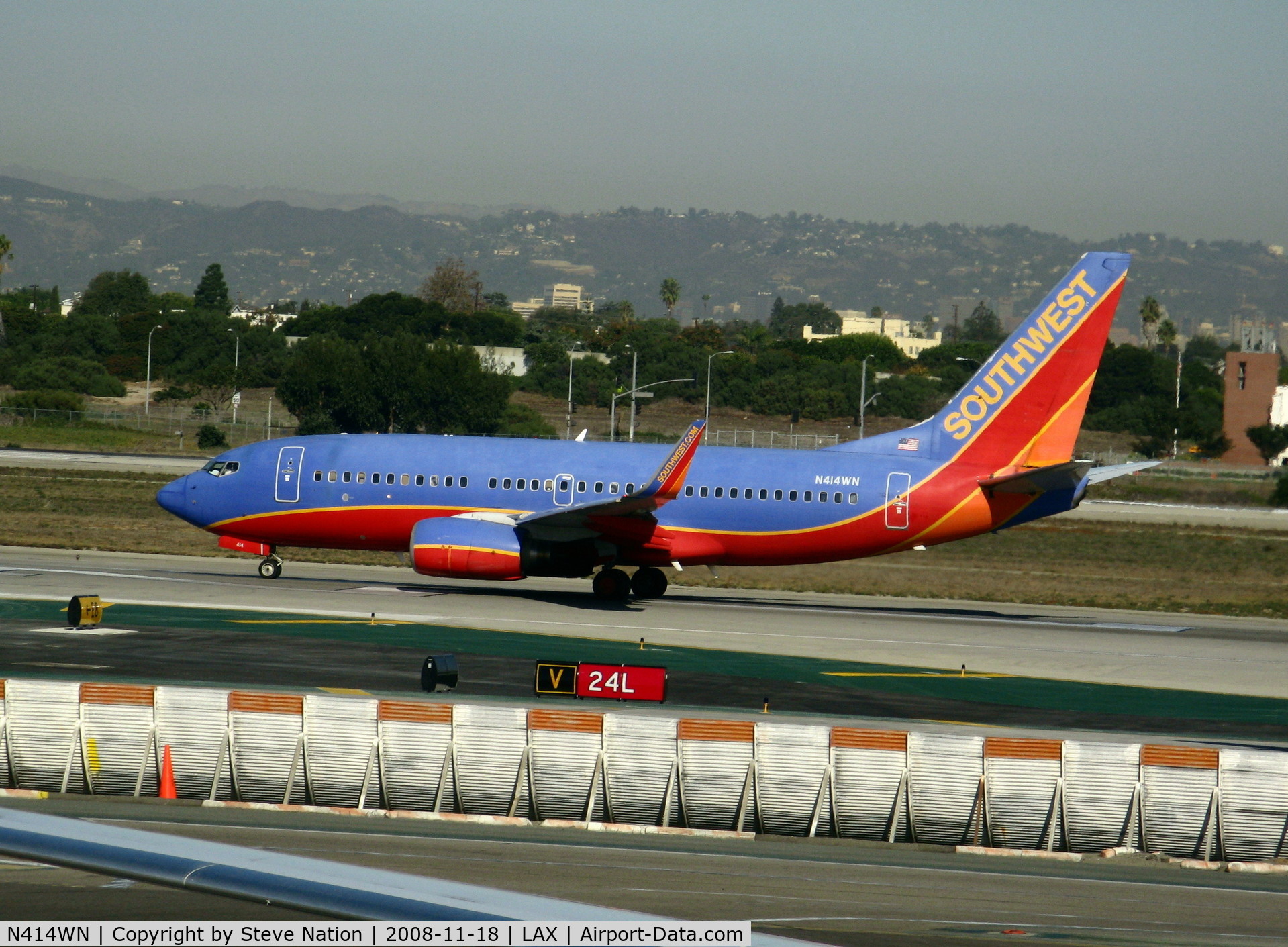 N414WN, 2001 Boeing 737-7H4 C/N 29820, Southwest 2001 Boeing 737-7H4 in new colors with winglets rolling on runway 24L