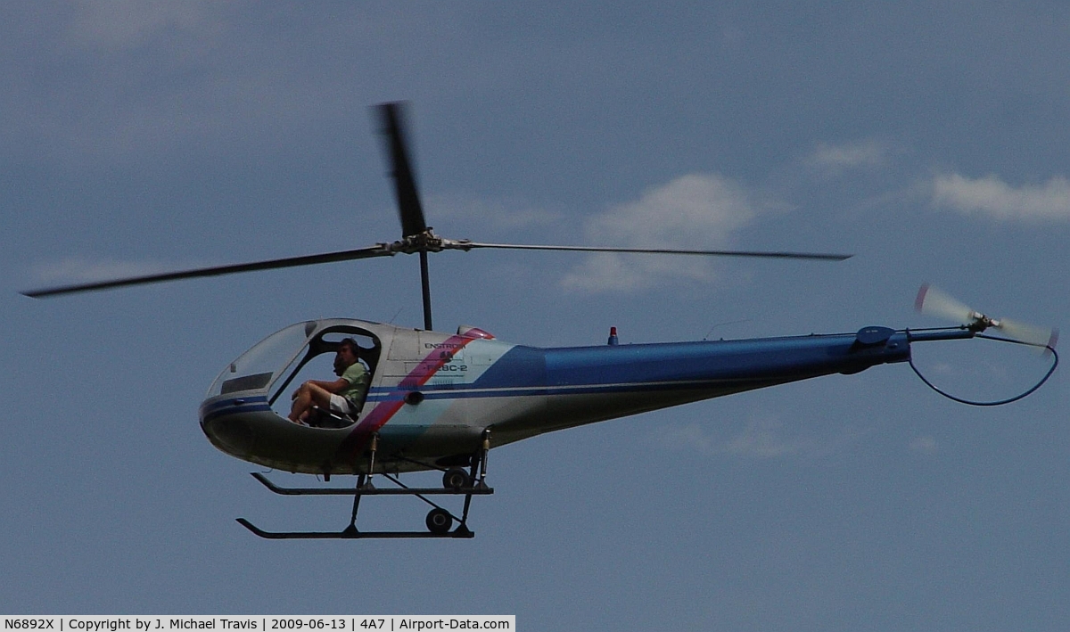 N6892X, Enstrom 280C Shark C/N 1060, N6892X (can't really see the N-number that well, sorry if it isn't 92X) at 4A7.