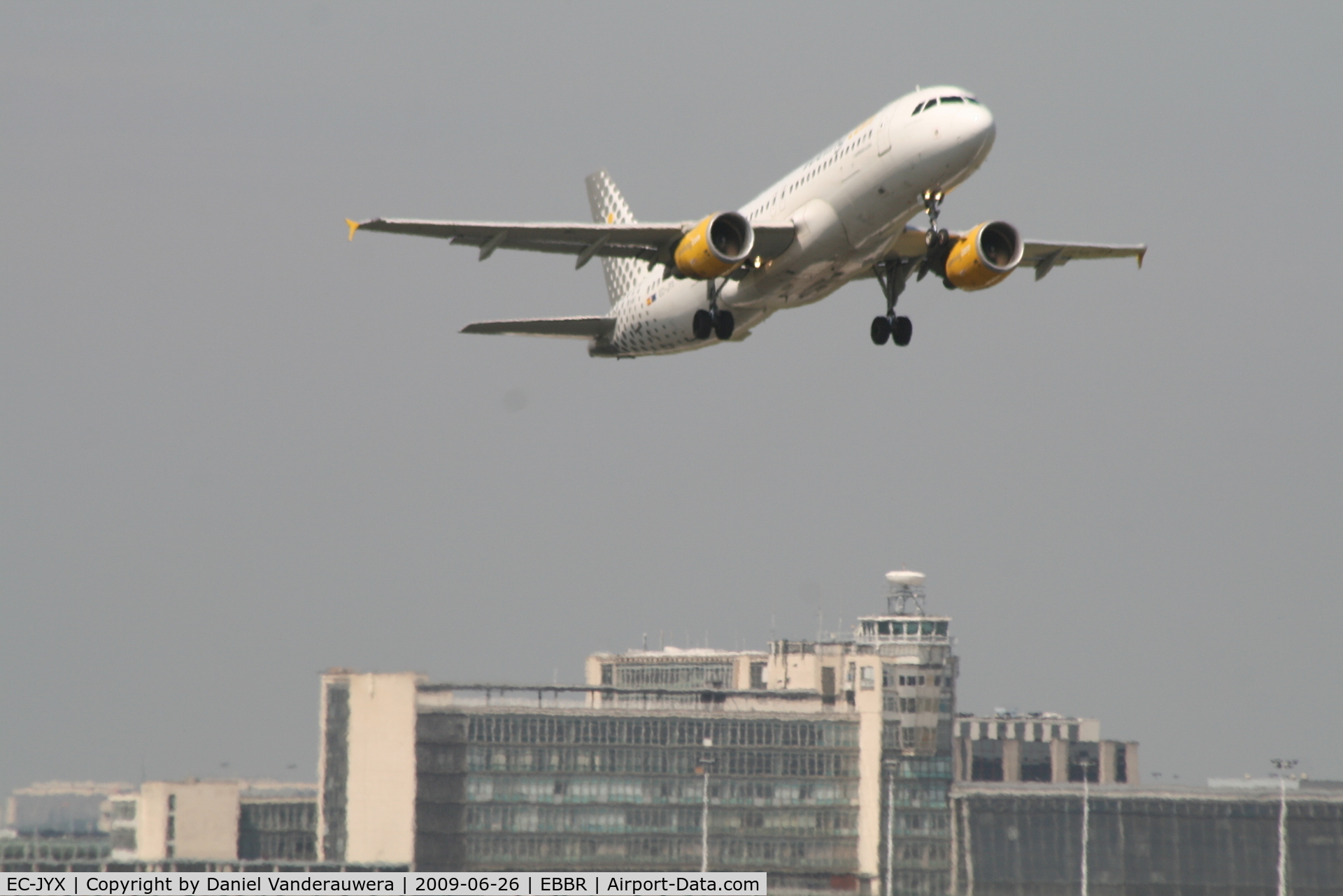 EC-JYX, 2006 Airbus A320-214 C/N 2962, Flight VY7061 is taking off from rwy 07R