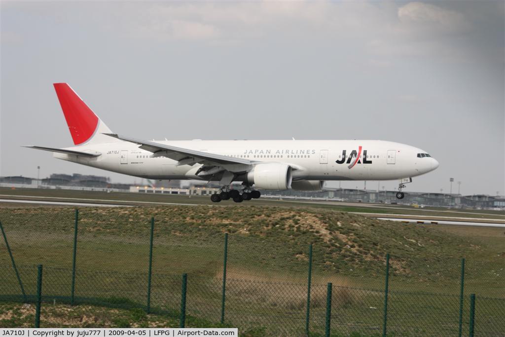 JA710J, 2005 Boeing 777-246/ER C/N 33395, on landing at CDG