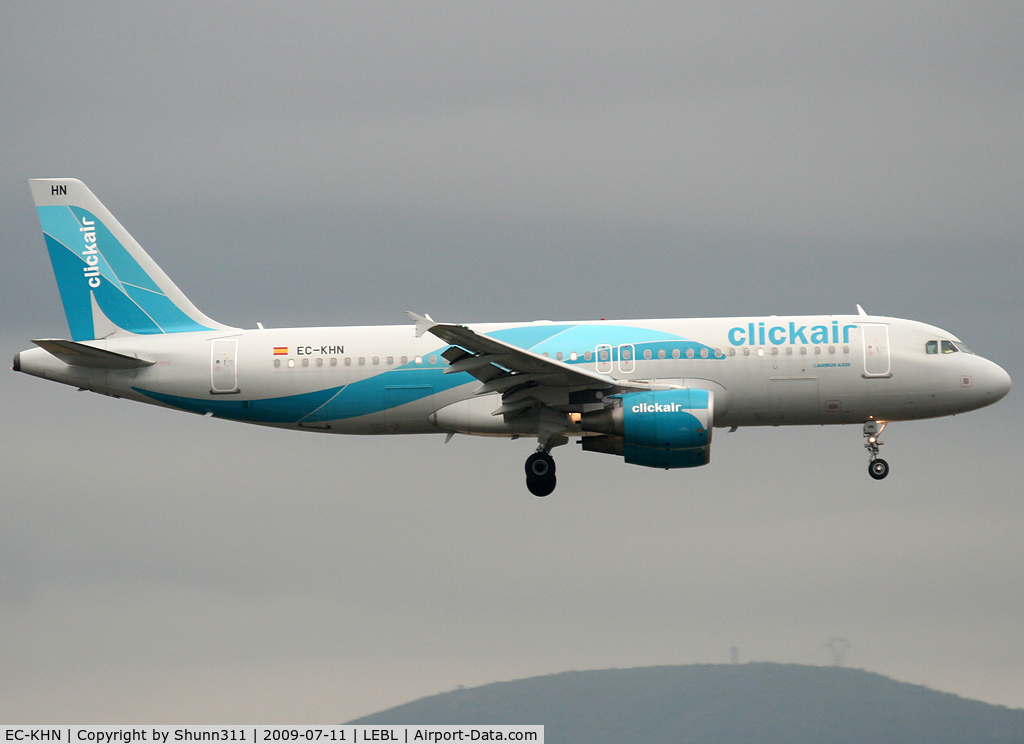 EC-KHN, 2007 Airbus A320-216 C/N 3203, Landing rwy 20