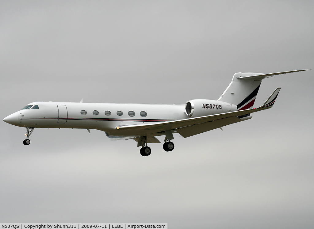 N507QS, 2000 Gulfstream Aerospace G-V C/N 625, Landing rwy 25R