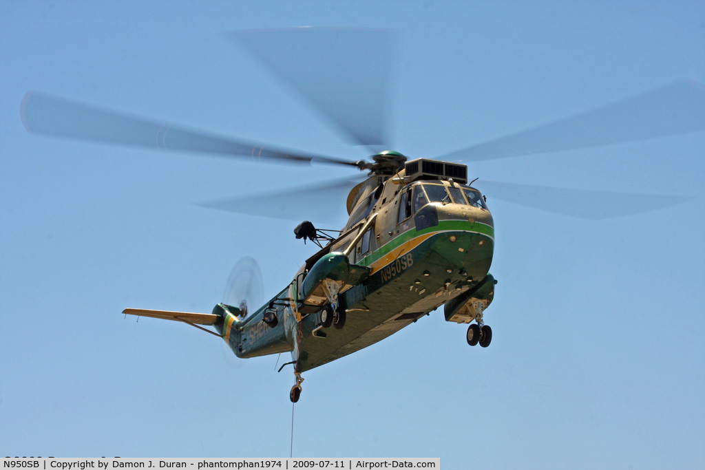 N950SB, Sikorsky SH-3H Sea King C/N 61372, Rescue 5 during demo at American Heroes Airshow, Hansen Dam Rec Ctr. Lakeview Terrace, CA