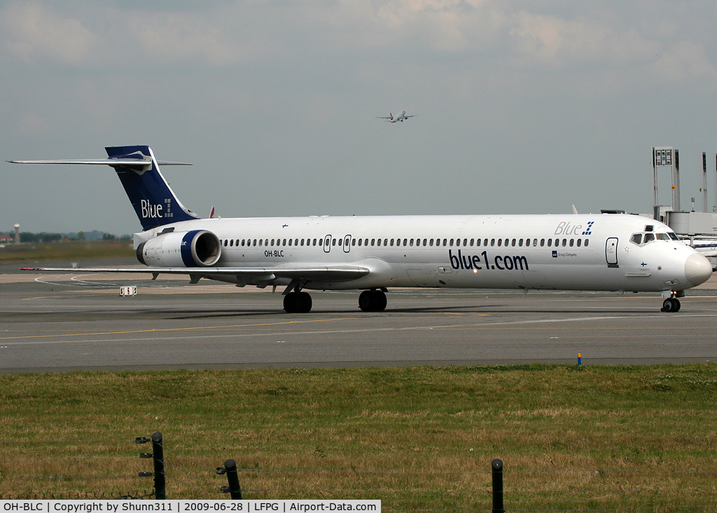OH-BLC, 1996 McDonnell Douglas MD-90-30 C/N 53459, Taxiing to his gate...