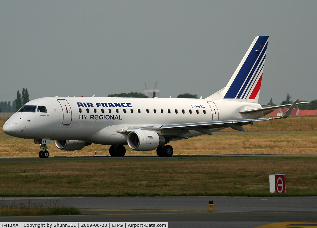 F-HBXA, 2008 Embraer 170LR (ERJ-170-100LR) C/N 17000237, Taxiing for departure...