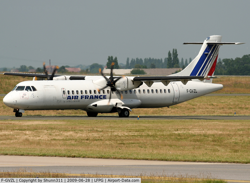 F-GVZL, 1998 ATR 72-212A C/N 553, Taxiing for departure...