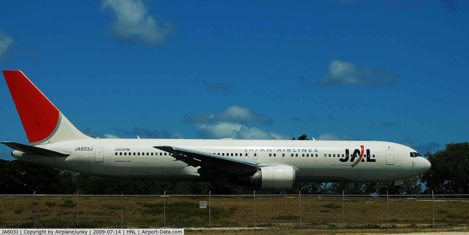JA603J, Boeing 767-346/ER C/N 32888, Japan Airlines Taxis for takeoff at Honolulu