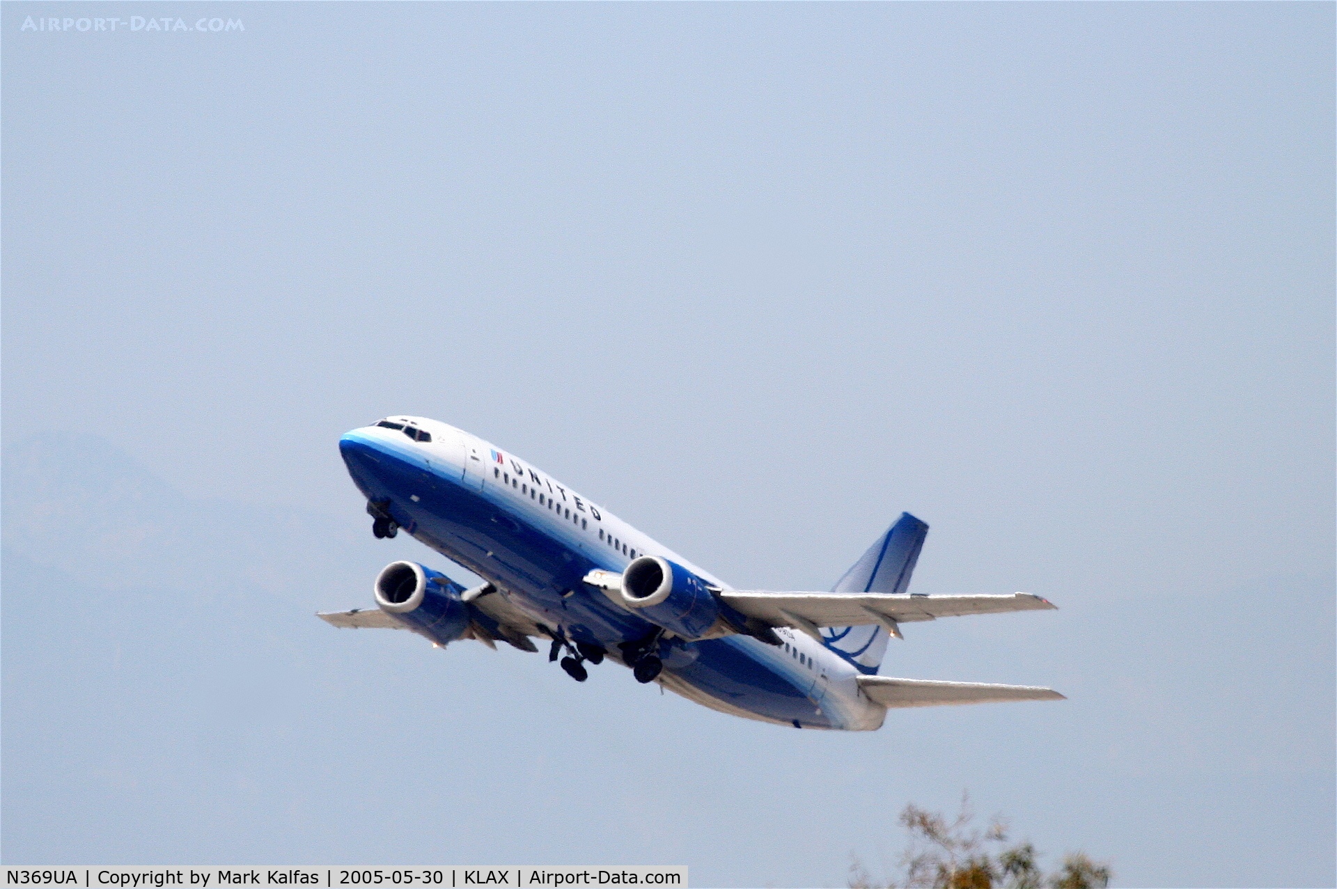N369UA, 1989 Boeing 737-322 C/N 24538, United Airlines 737-322, N369UA departing 25R KLAX
